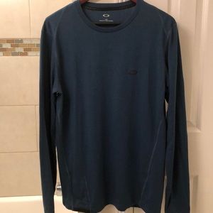 Long sleeve T-shirt. Eyewear wipe